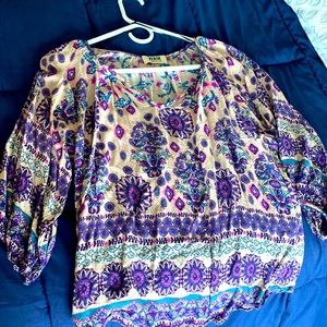 This is a cute Mati Billow Sleeve top l! Designer by Renee C. Lightly used